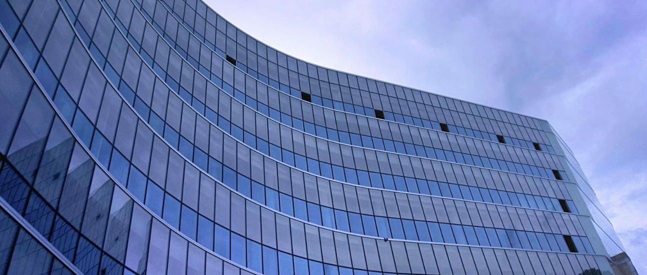 Architectural glass trends 2025 shaping Punjab’s modern design.