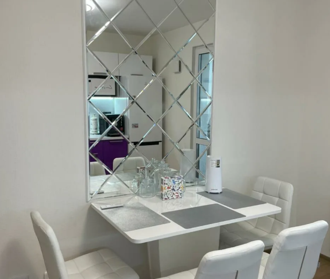 Decorative glass for restaurants and hotels in Punjab enhancing elegant, modern, and sustainable hospitality interiors.