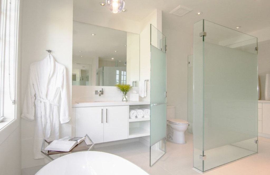 Smart glass cabin in a small bathroom maximizing space and elegance.