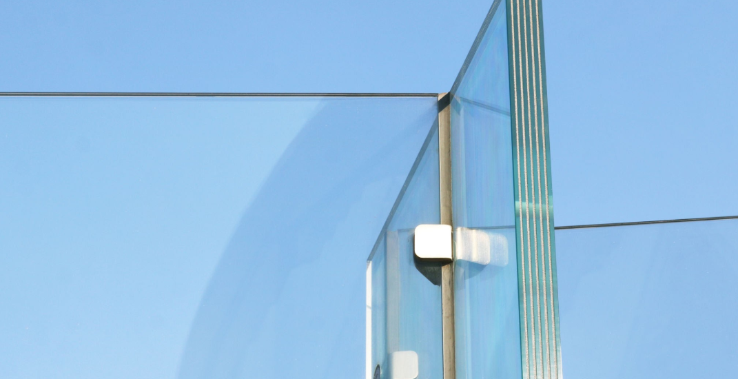 Laminated glass in modern home