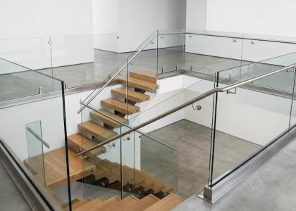 Custom glass railing installations by Green Glass Designer